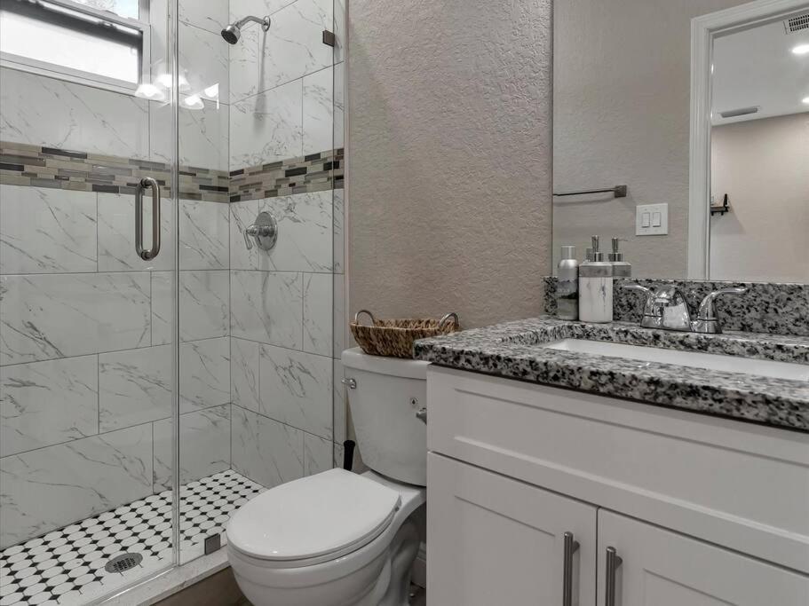 Apartment 10 Minutes To Downtown Free Parking, Ac *