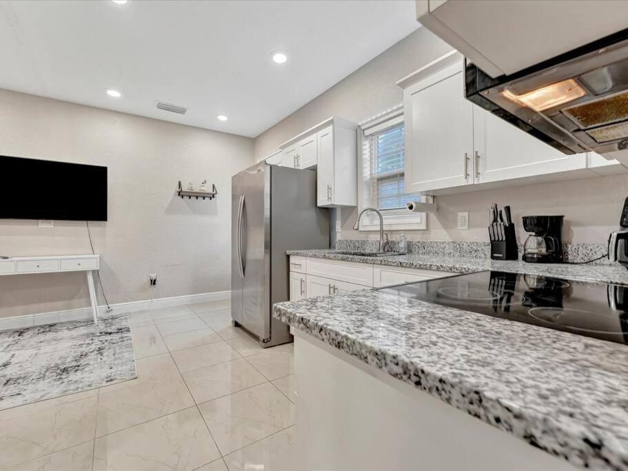 10 Minutes To Downtown Free Parking, Ac Apartment Tampa